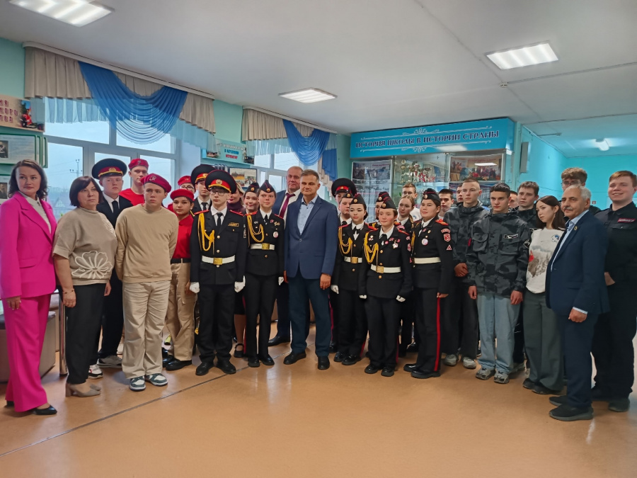 О патриотизме говорили на встрече главного федерального инспектора по Пермскому краю со школьниками Кунгура О патриотизме говорили на встрече главного федерального инспектора по Пермскому краю со школьниками Кунгура