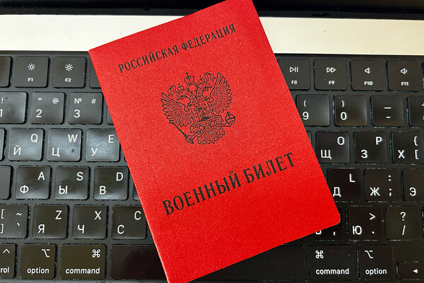Выступление военного комиссара (городов Александровск и Кизел Пермского края) о призыве на военную службу